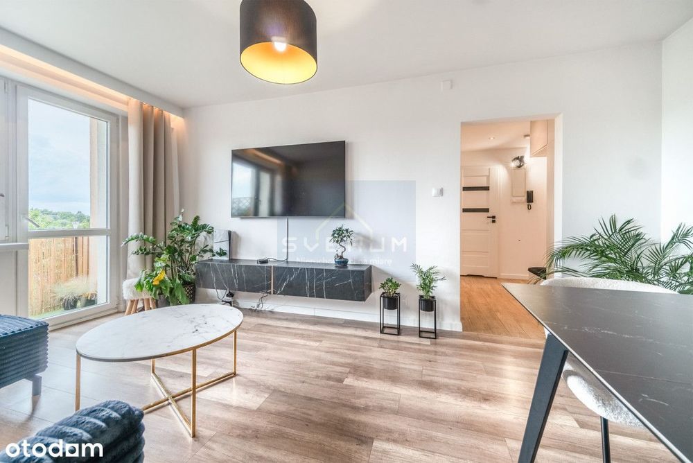 M-4 na Wrzosowiaku / garaż obok bloku