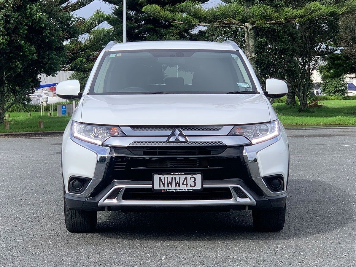 Розборка шрот запчастини Mitsubishi Outlander 3 капот двері 2015-2021