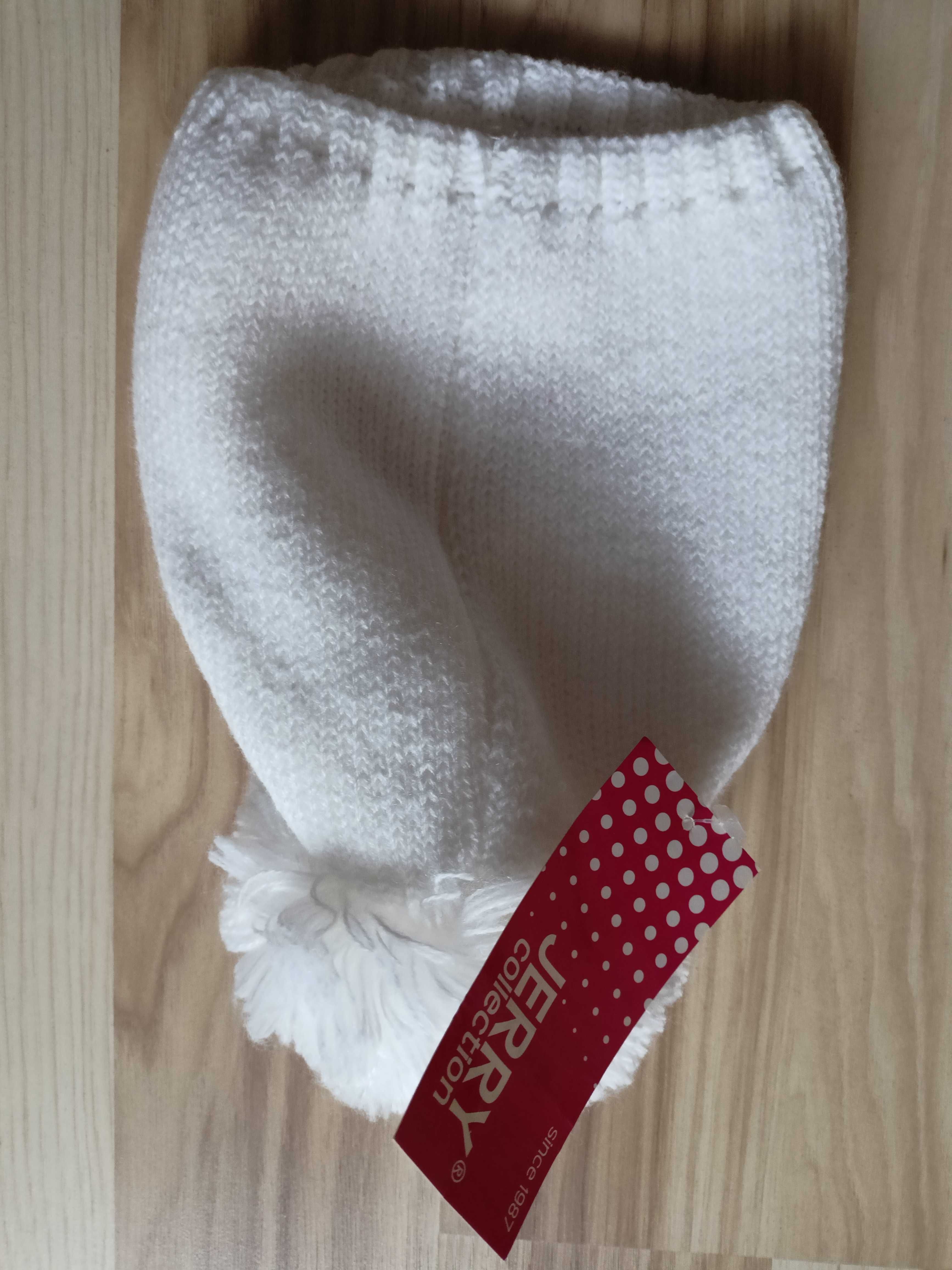 biała czapka pompon 52-54