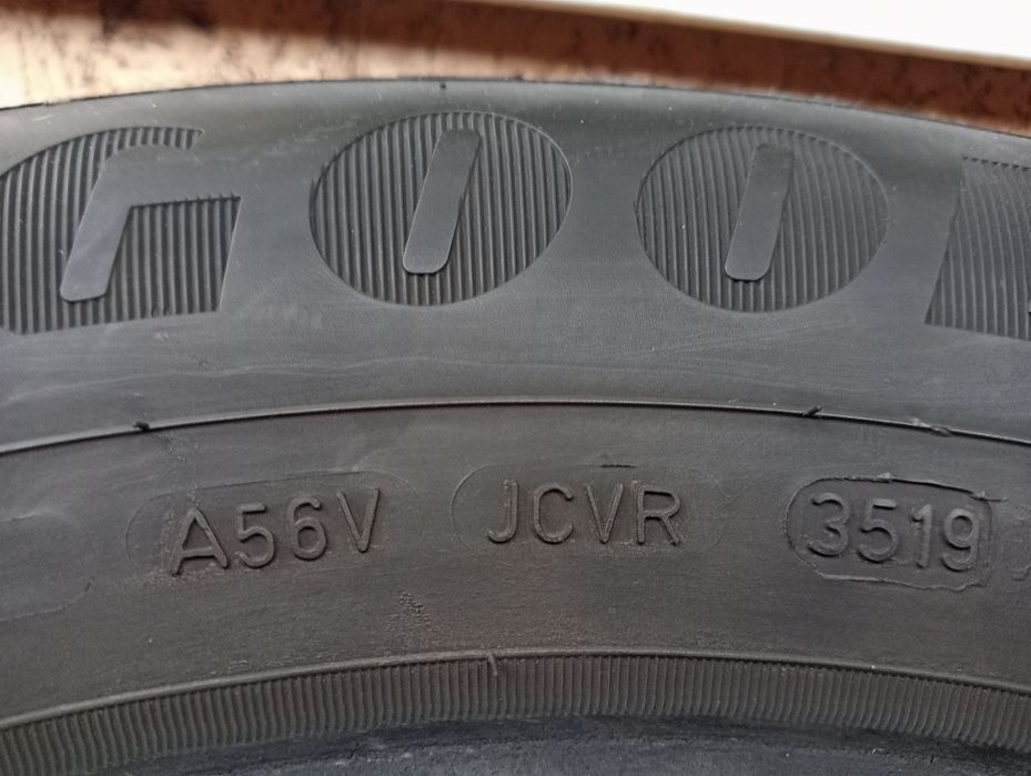 Зимові шини 215/65 R16 98T Good Year ULTRAGRIP ICE ARCTIC