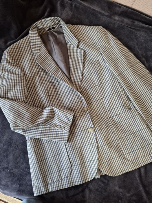 Чоловічий піджак у клітинку