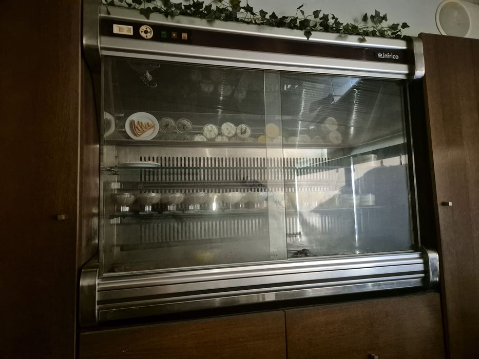 Vitrine refrigeradora sobremesas