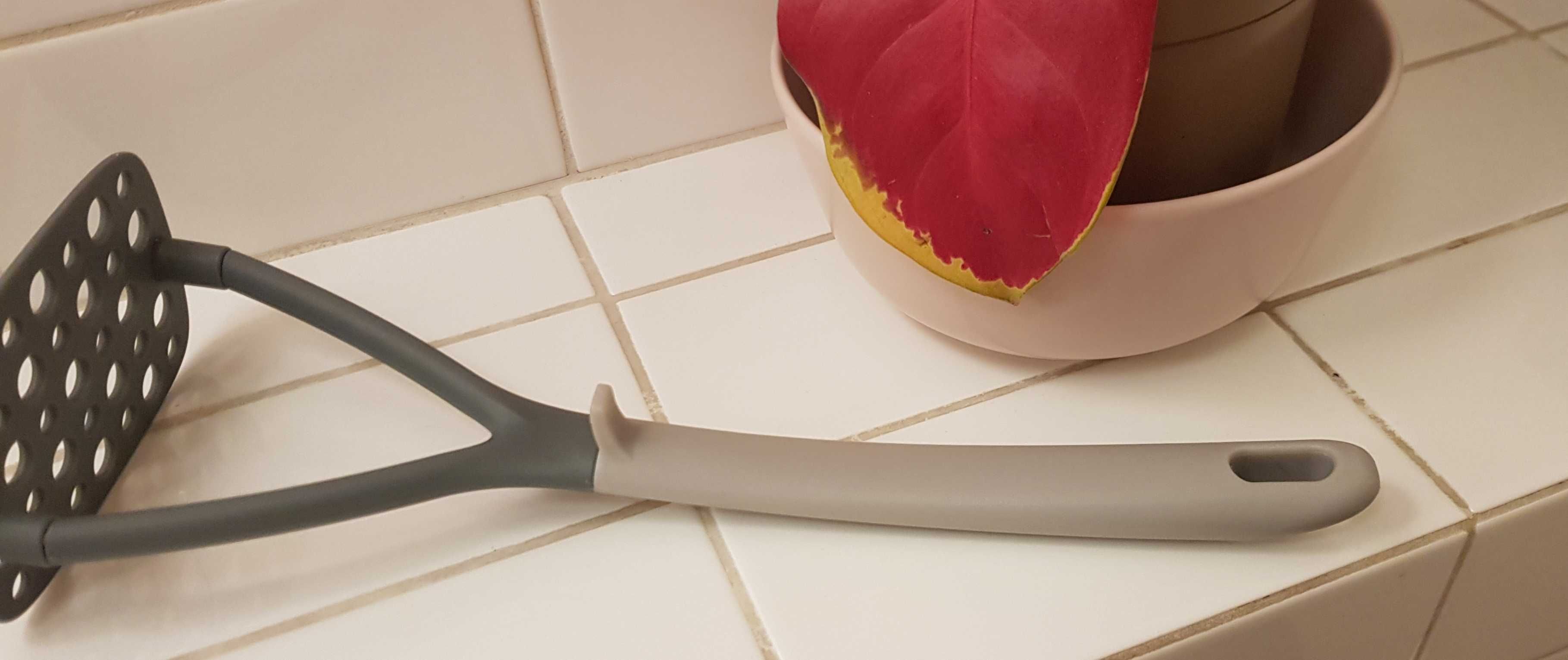 Nowa szara plastikowa ubijaczka do ziemniaków jak Ikea Duka Tefal
