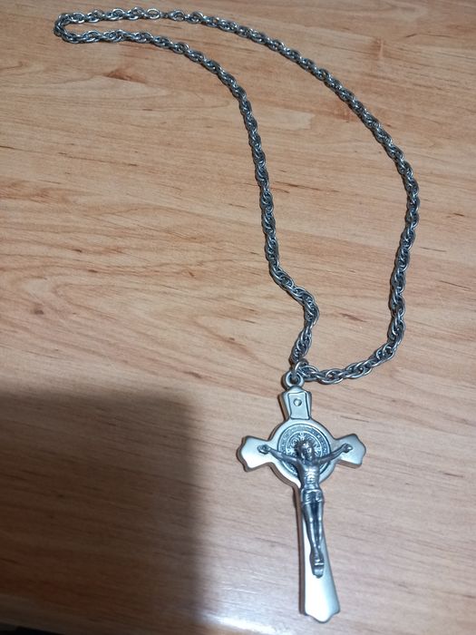 Krzyżyk duży z łańcuszkiem