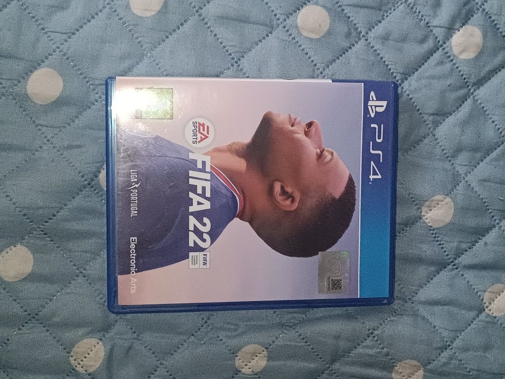 FIFA 18 e 22 em bom estado