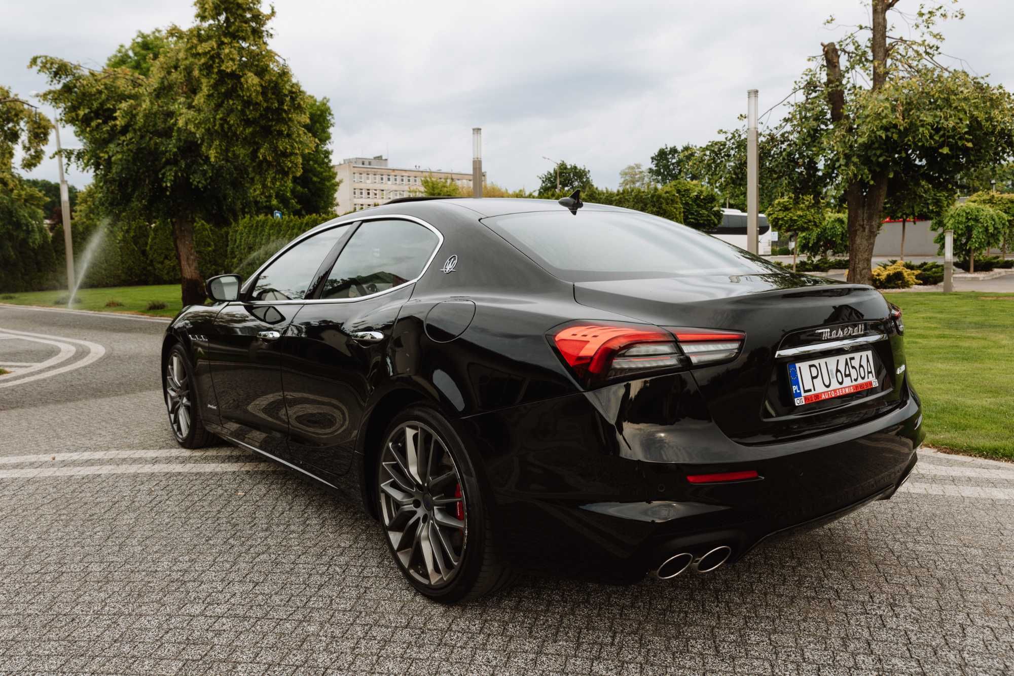 Auto do ślubu Maserati Ghibli Mercedes GLE Biały Fotobudka