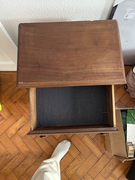 Cómoda/Mesa de cabeceira