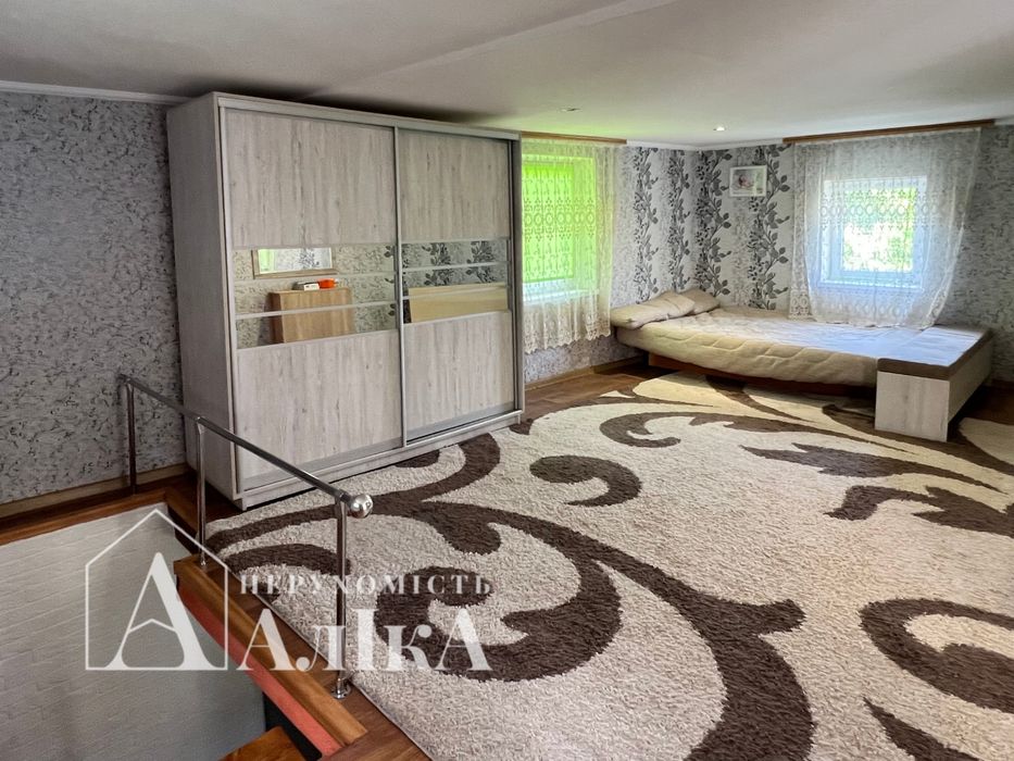 Продам квартиру з гаражем та времянкою в Старому місті