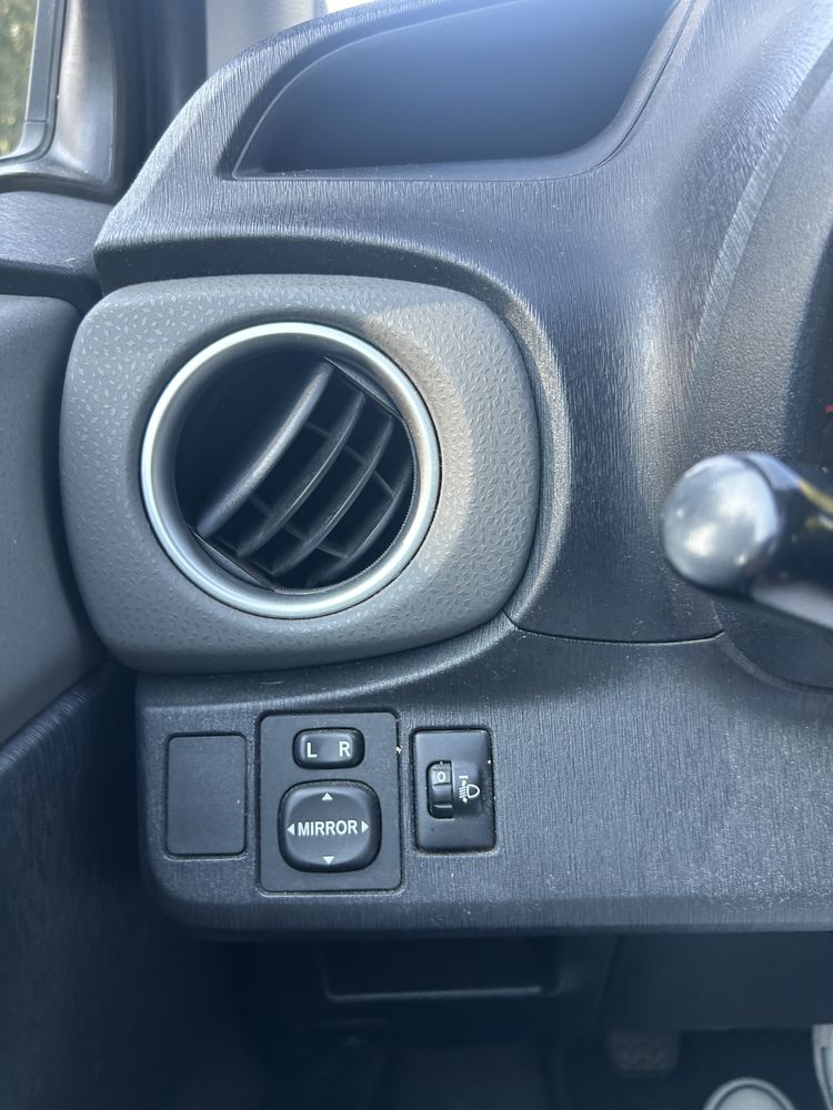 Toyota Yaris 1.0 VVT-i // 2012 – Nacional