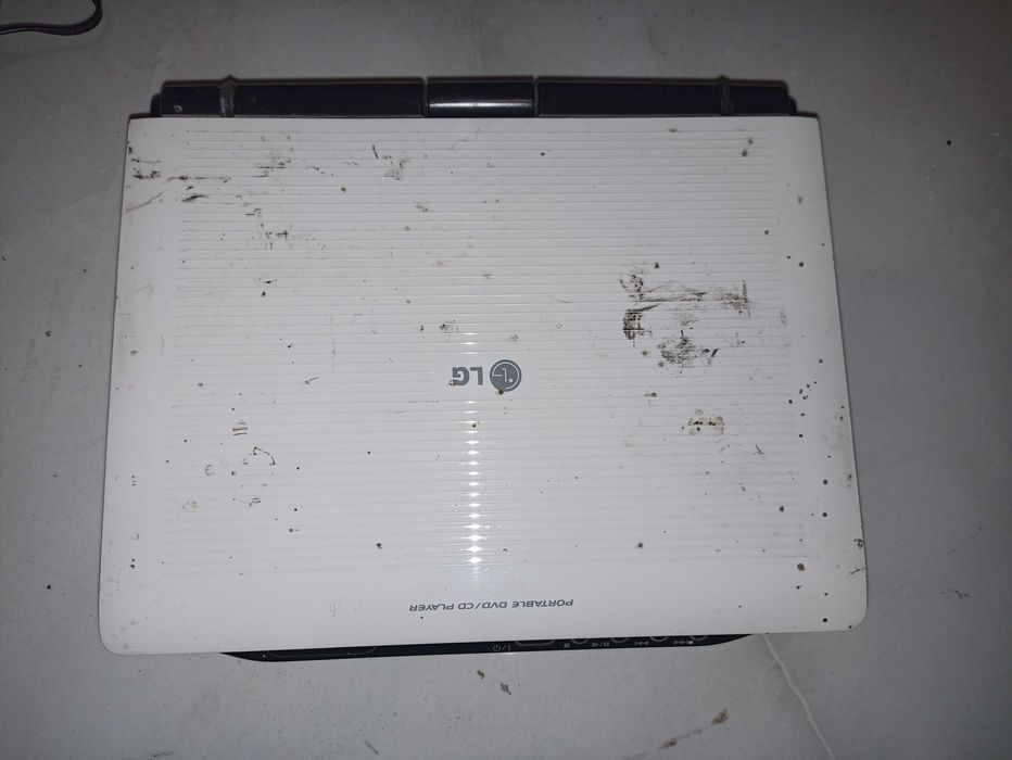 Портативний TV DVD-плеєр LG DP-281B