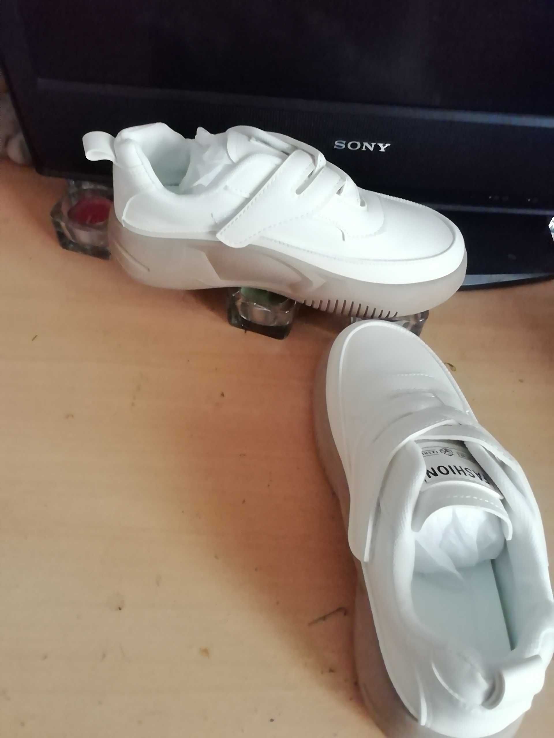 Ténis com sola anti derrapante e confortaveis p caminhar Novos