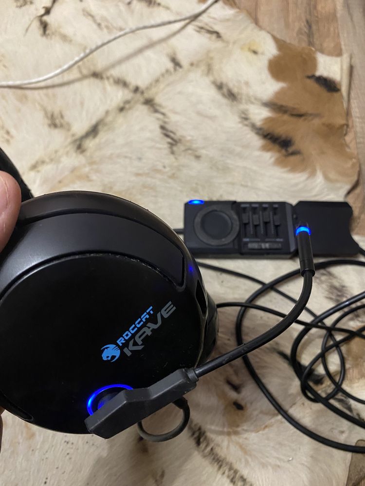 Компьютерная гарнитура (наушники) ROCCAT Kave Solid 5.1 Surround Sound