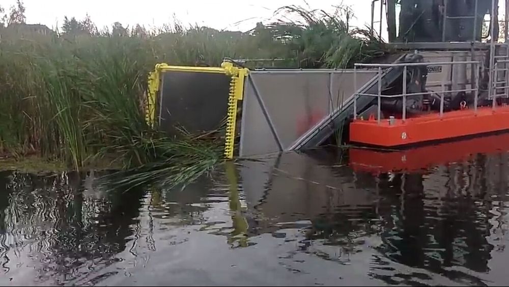 Водний комбайн для очищення водойм UDT-110M