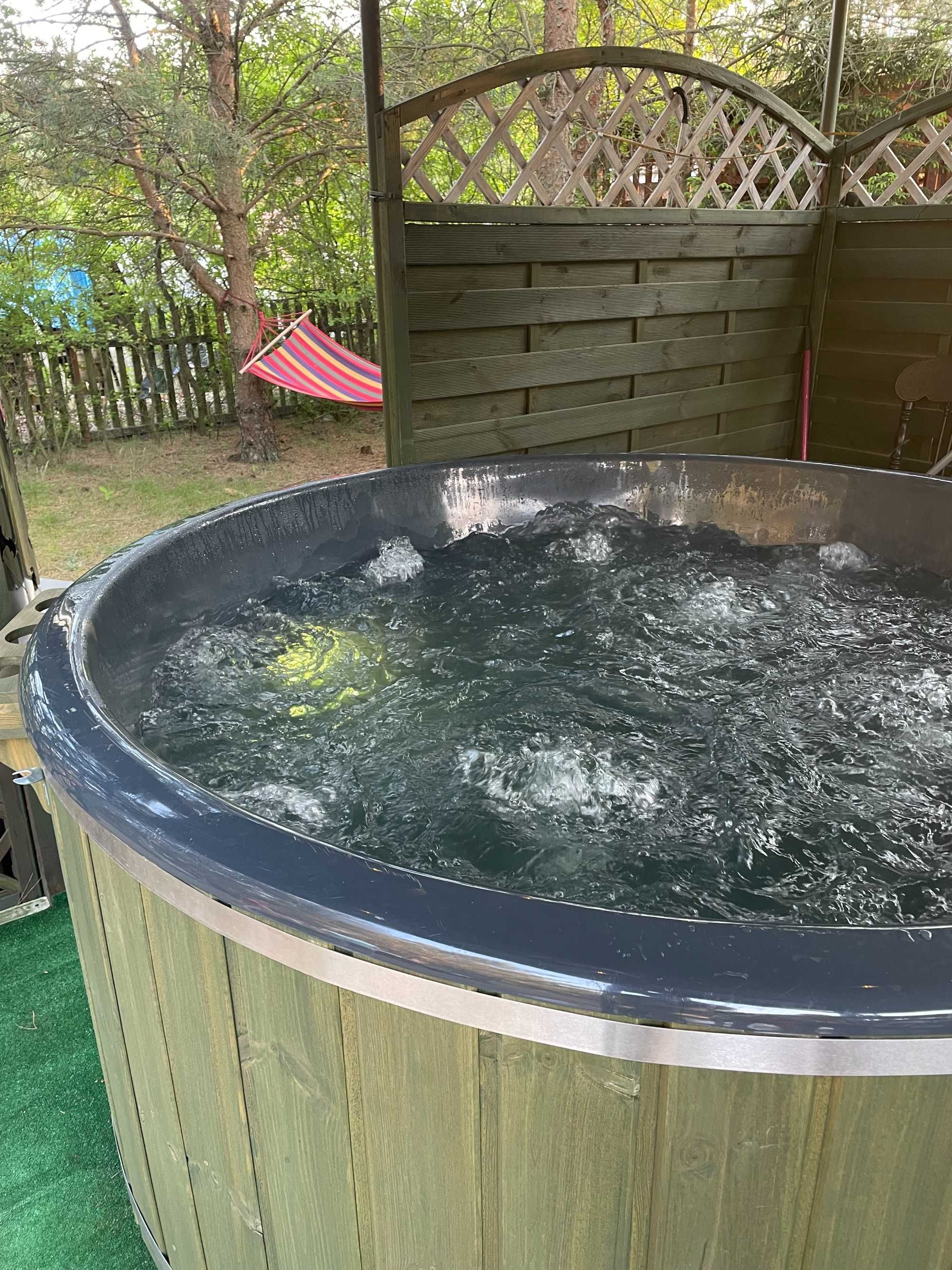 Domek, taras i balia jacuzzi -Juszki na Kaszubach