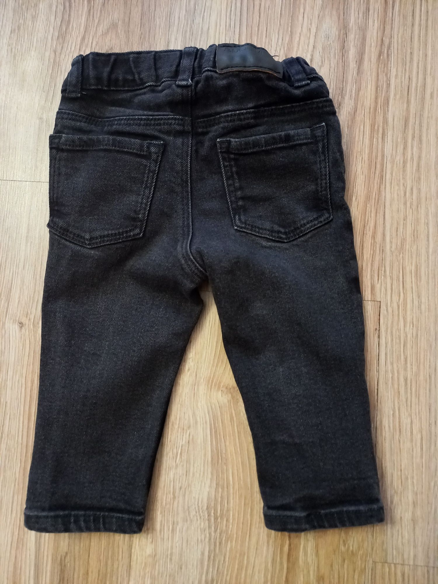 Czarne jeansowe spodnie HM 68