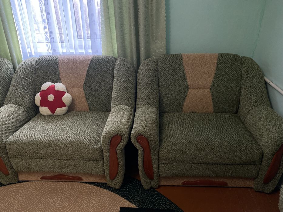 Мʼяка частина з кріслами