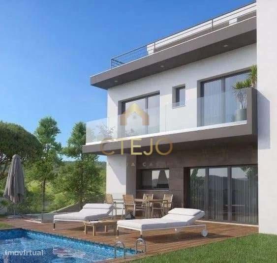 Moradia T4 com piscina em Vialonga
