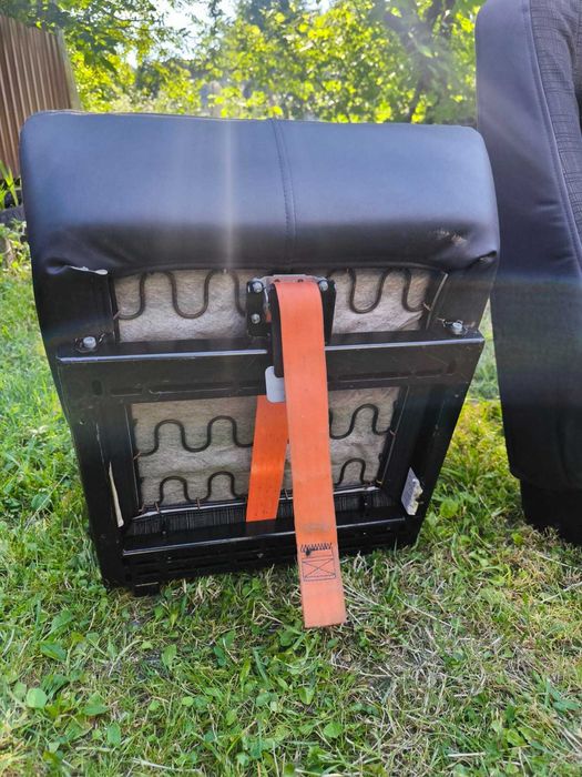 Продаємо Сидіння Крісло Сідушку для трактора комбайна машини для буса.