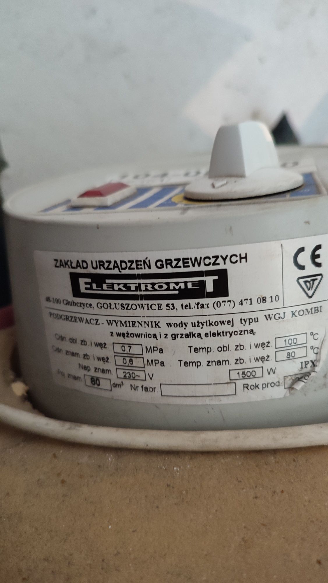 Bojler 80 l z wężownicą i grzałką elektryczną.
