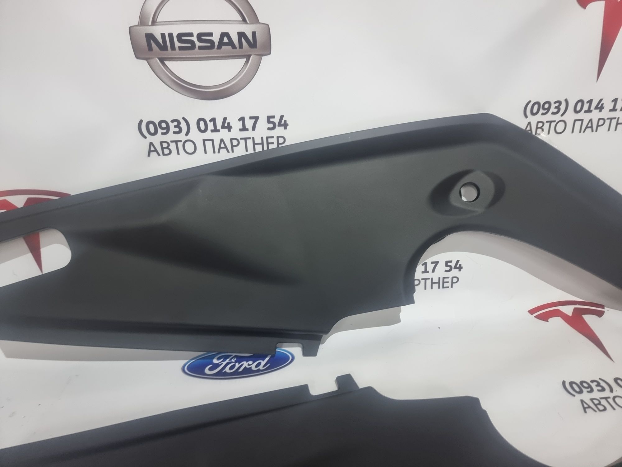 Накладка подкапотного бокса  Tesla Model S 2012-2023 (106047900b)