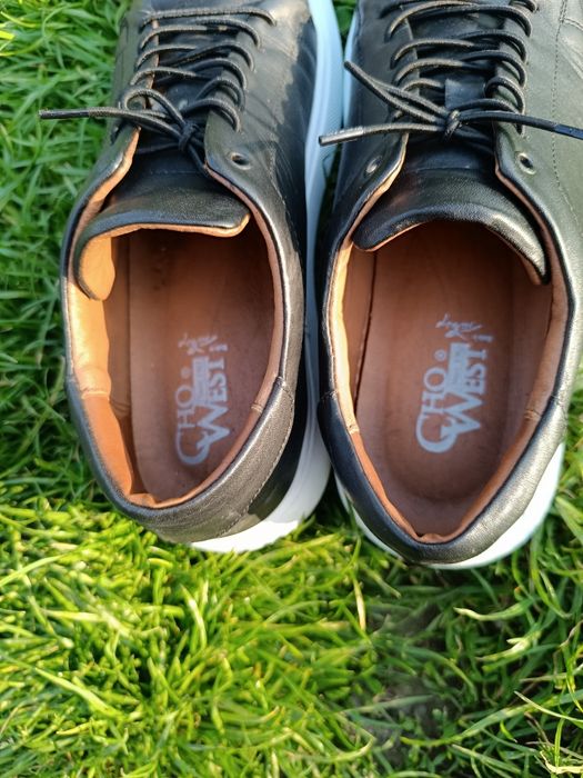 Шкіряні лофери, кросівки,мокасіни