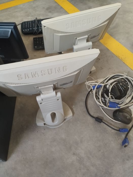 PCs, Monitores, teclados, radio