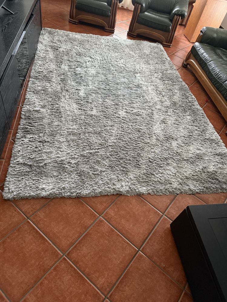 Carpete grande cinzenta