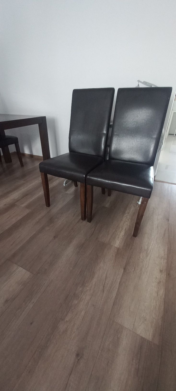 Sprzedam stół z krzesłami