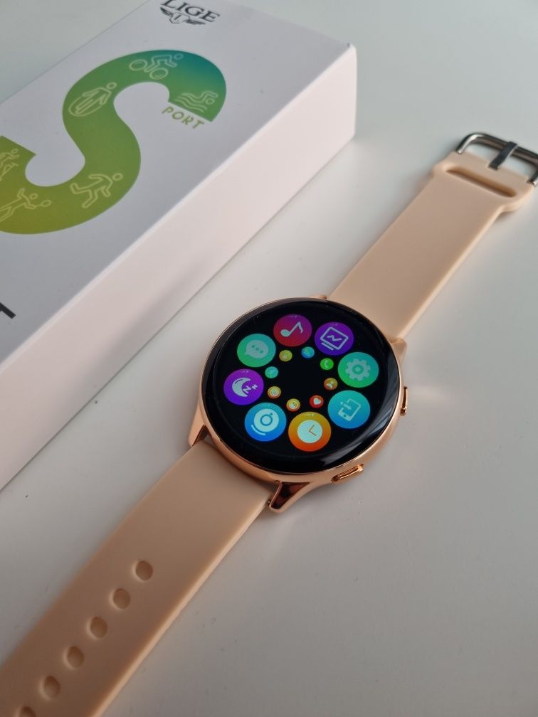 Smartwatch złoty