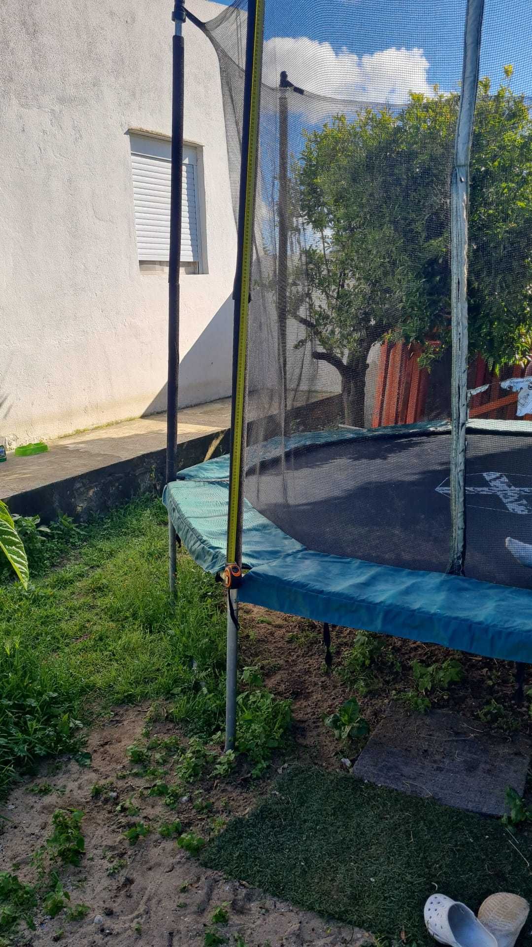 Cama Elástica – 100€ – Diversão garantida para os miúdos!