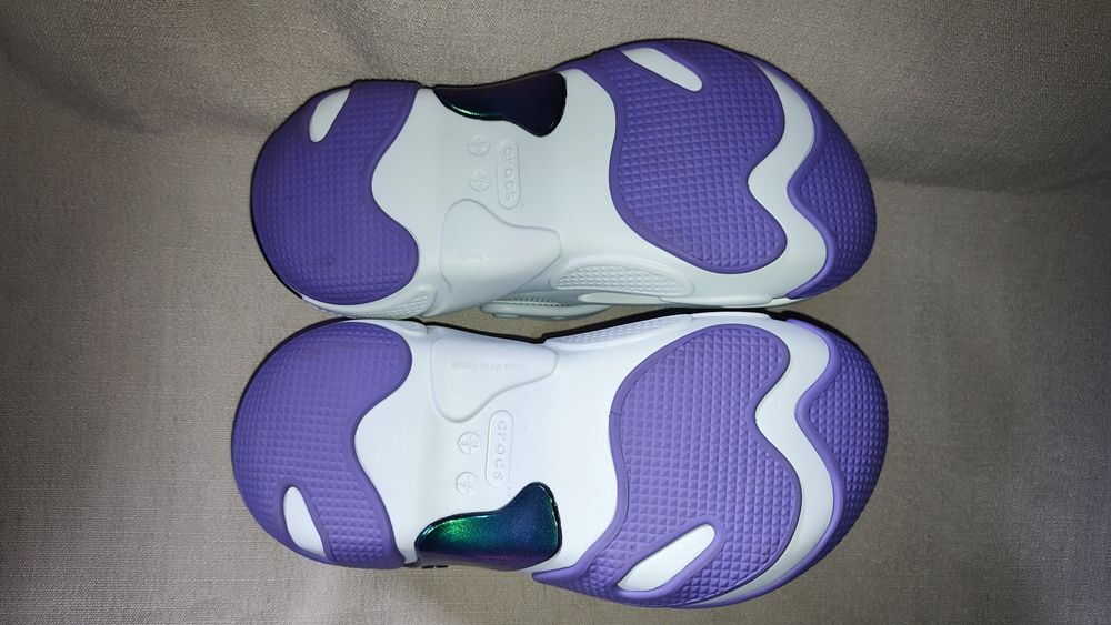 Crocs unisex Bubble Crush Reflector Clogs Kelp