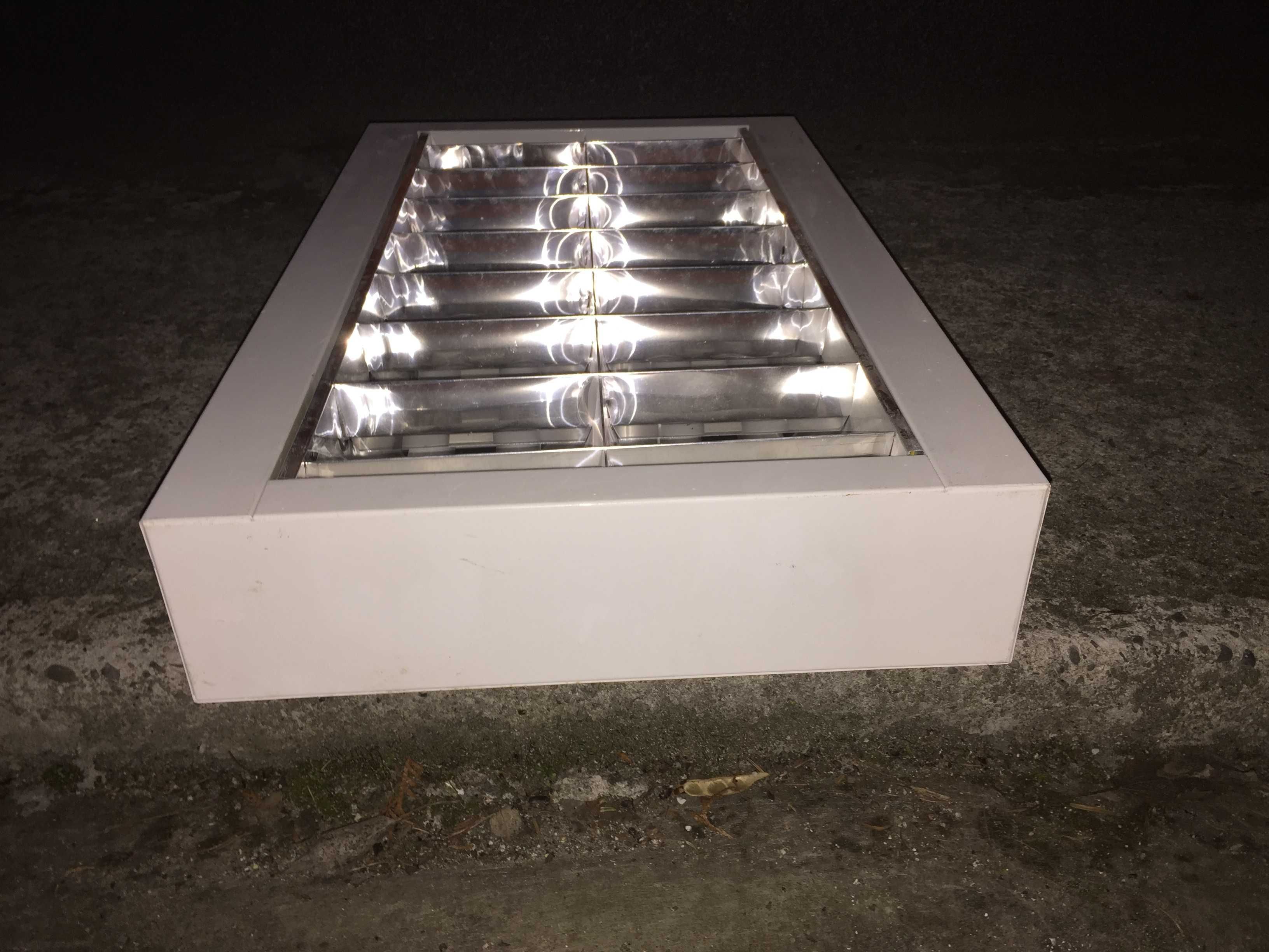 Lampa świetlówkowa sufitowa - Oprawa rastrowa 60 x 60 cm