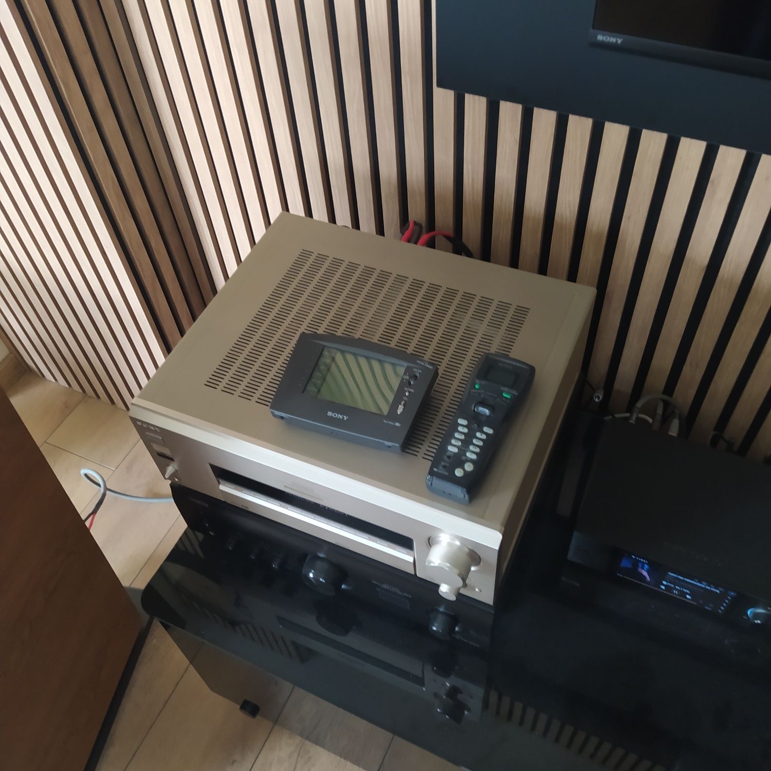 Amplituner Sony V 555 Es