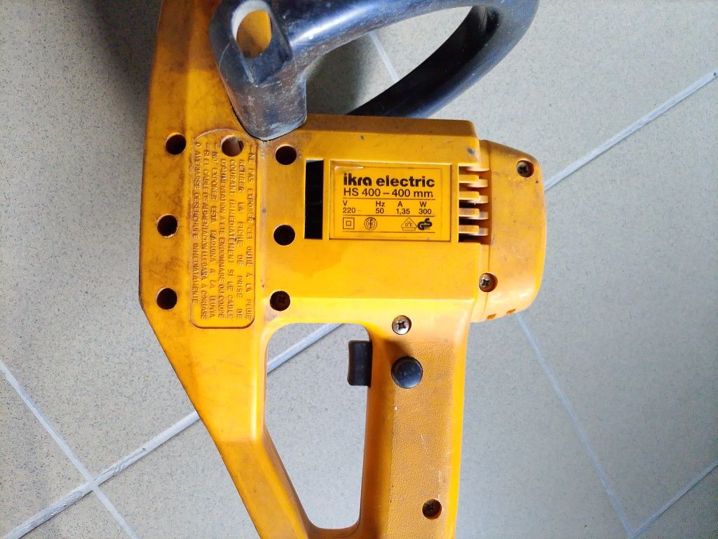 Sprzedam nożyce elektryczne do żywopłotu.