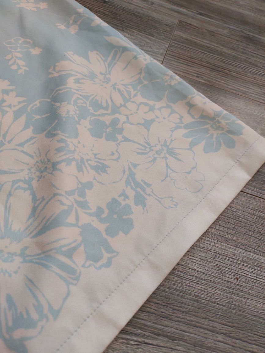 Błękitna jasnoniebieska elegancka prosta sukienka w kwiaty XL