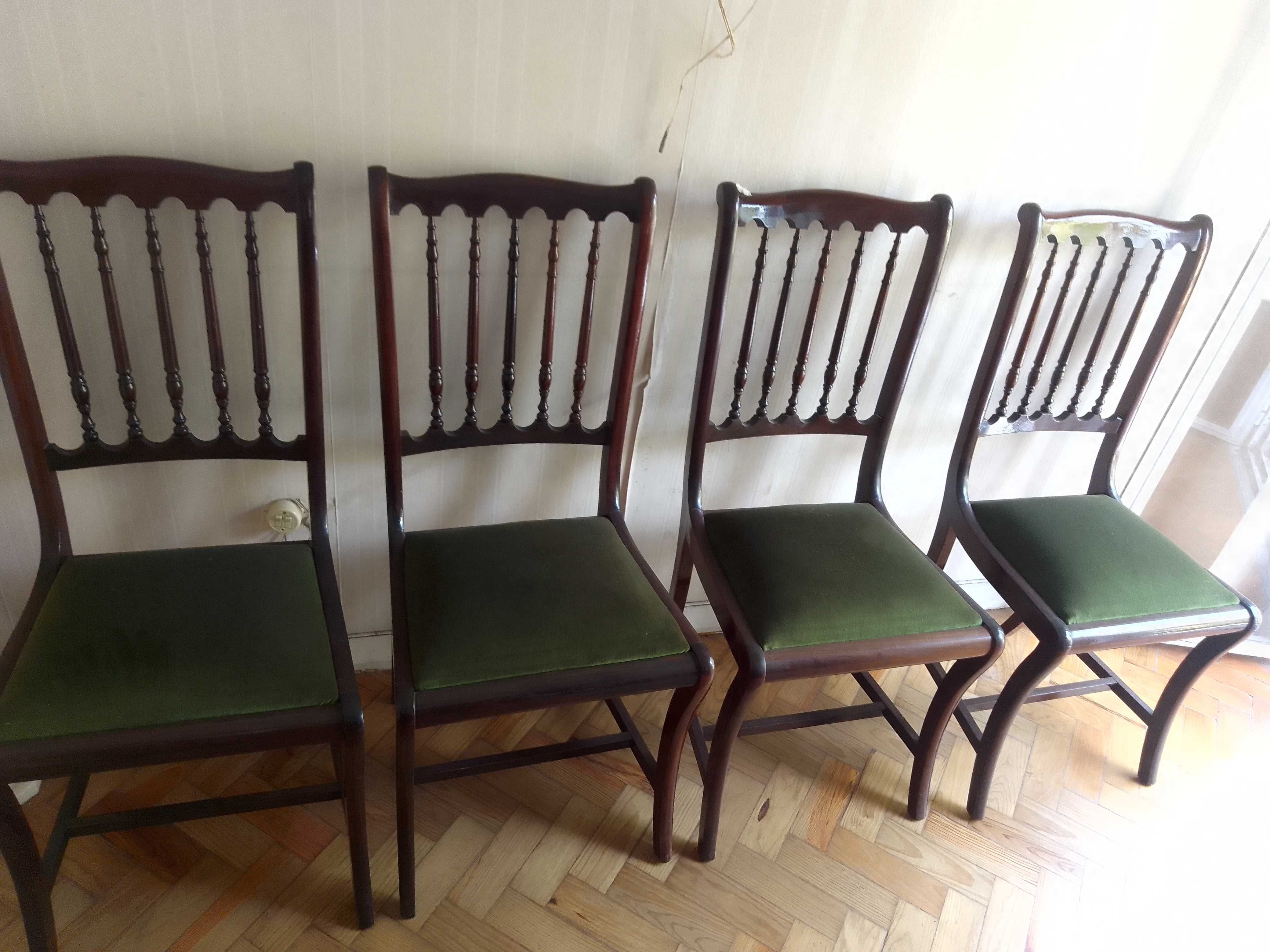Mobília clássica de sala de jantar completa