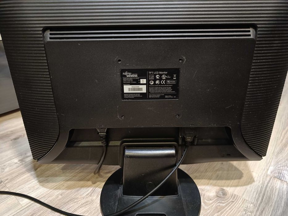 Monitor 22" Fujitsu Siemens LSL 3220WS + Bogaty Zestaw Kabli