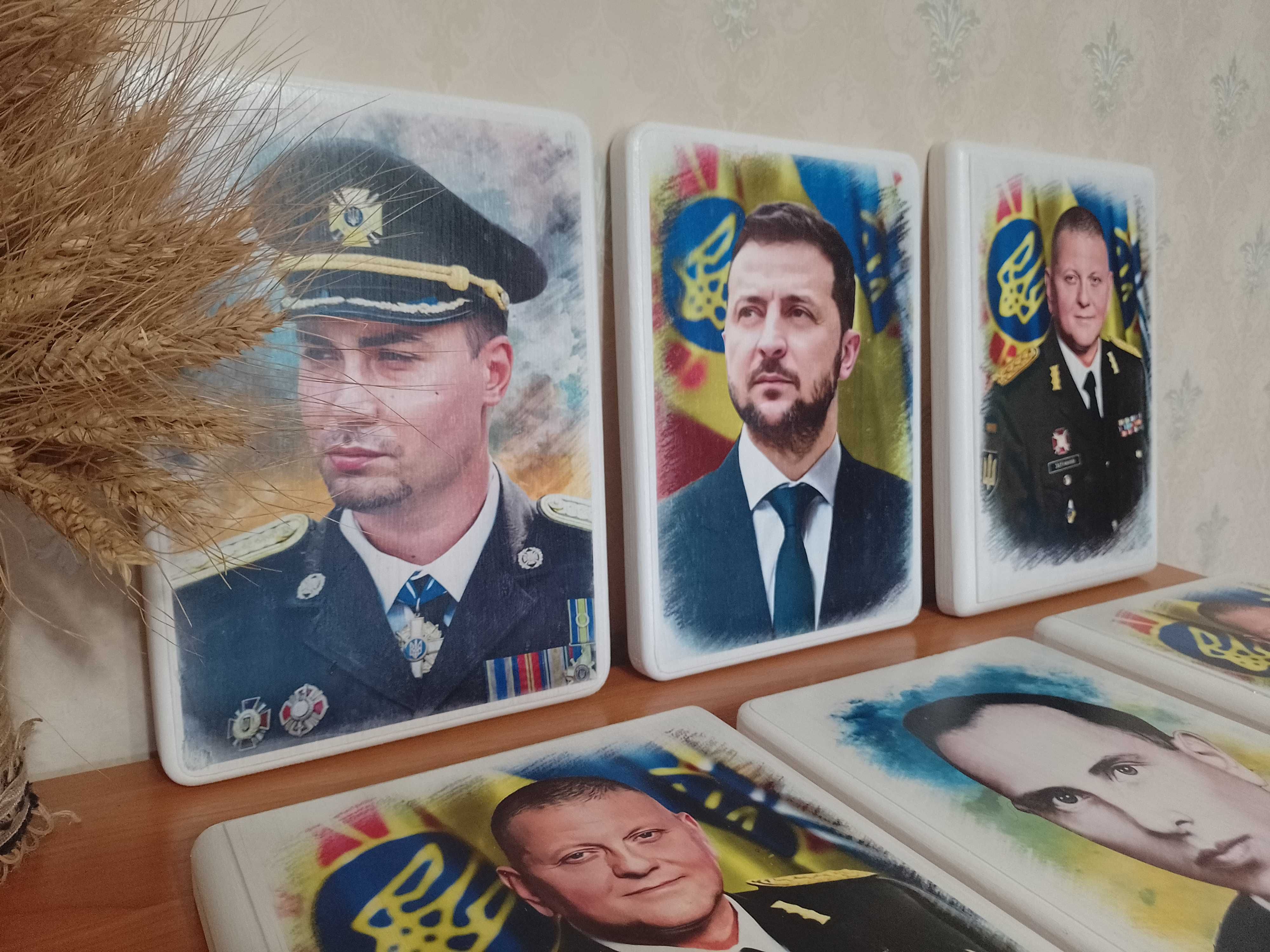 Портрет Володимира Зеленського | Купити картину на дереві в Україні