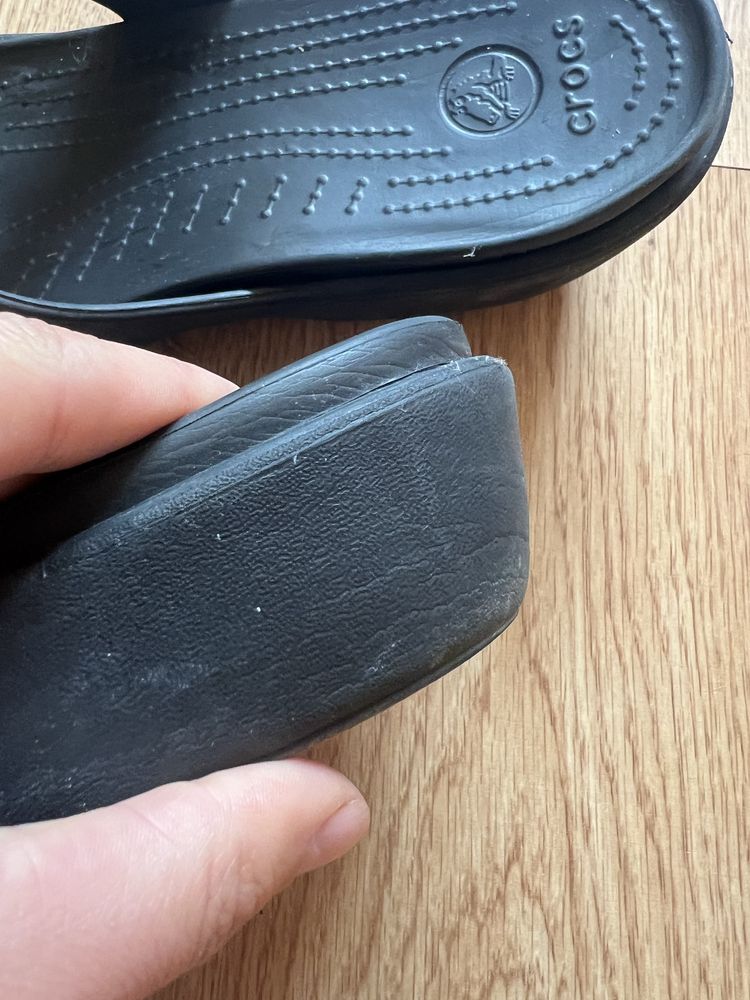 Крокси crocs тапки чорні мінімалістичні на підвищеній платформі