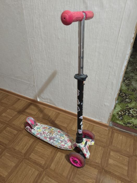 Самокат трехкрлесный