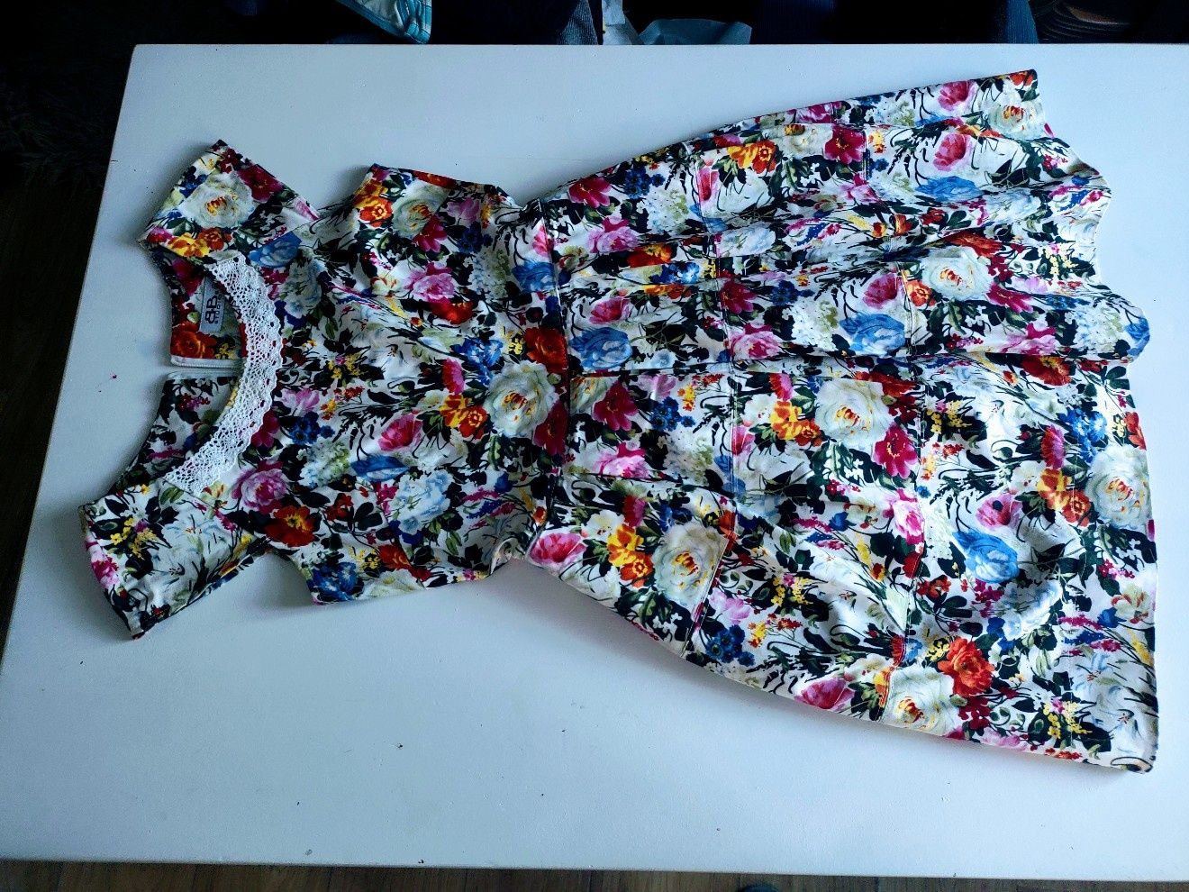 Sukienka koktajlowa taliowana r. 38 /M / 158 w kwiaty
