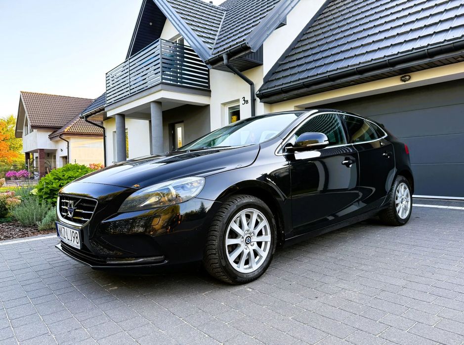 Volvo V40 Automat kamera czujniki alcantara hak Super stan!
