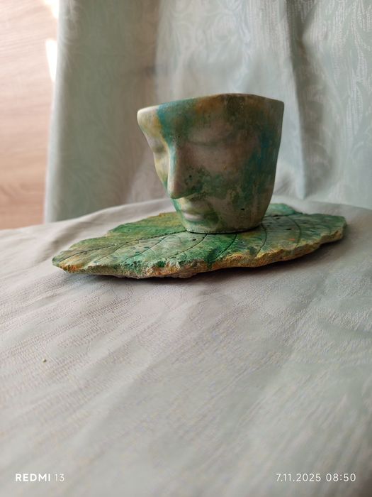 Doniczka ozdobna twarz buzia i liść rękodzieło beton