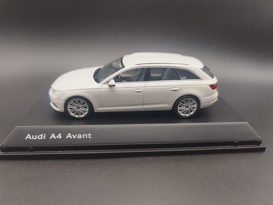 1:43 Spark AUDI A4 Avant B9 Glacier White 2015 model