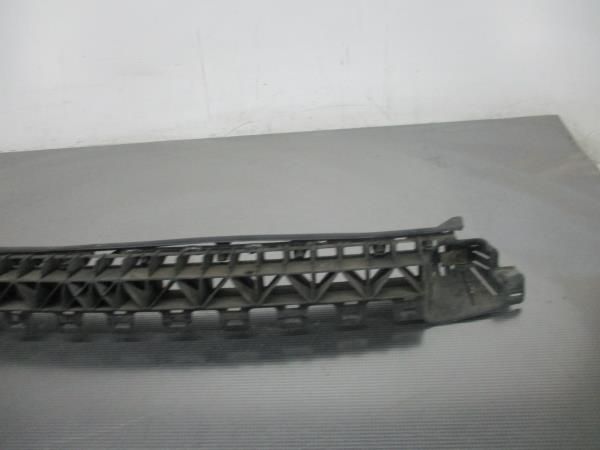 Guia de pára-choques trás direita AUDI A3 (8P1)