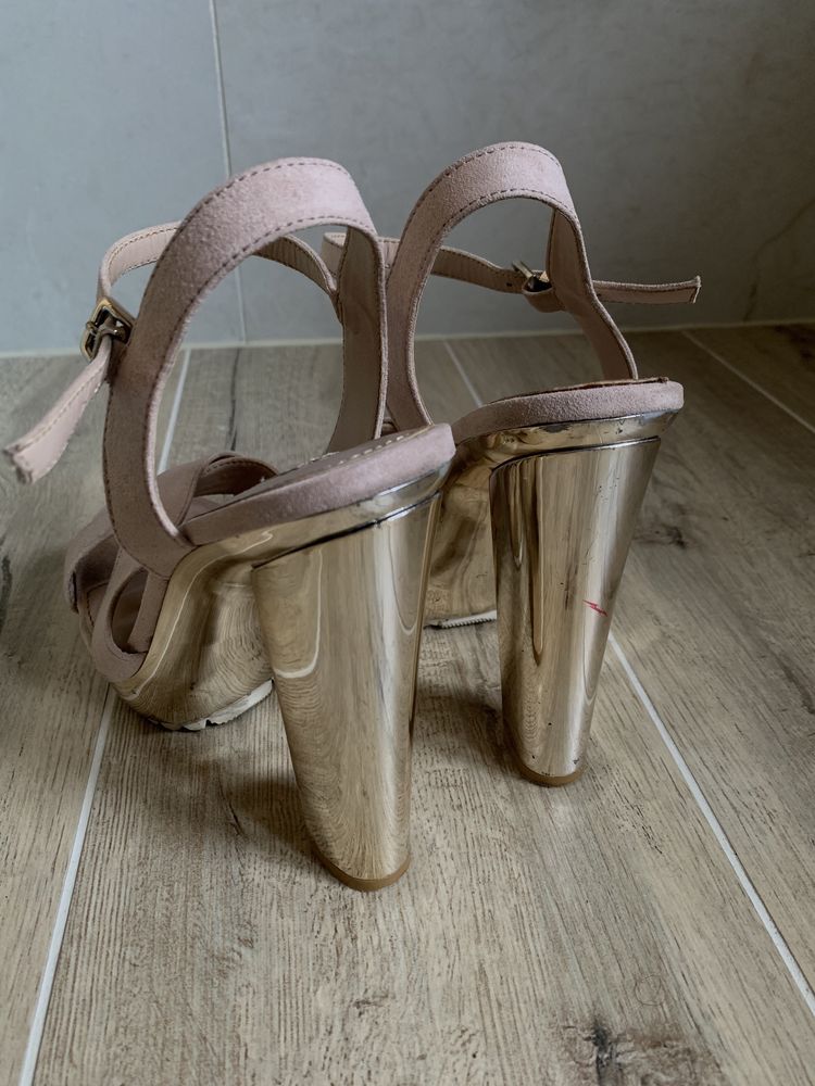 Sandaly na slupku obcasie obcasy złote Kurt Geiger 38