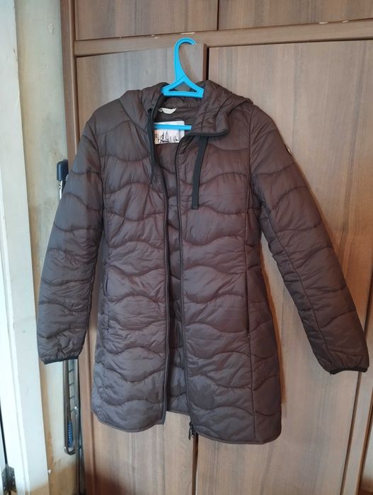 Осіння жіноча куртка на синтепоні