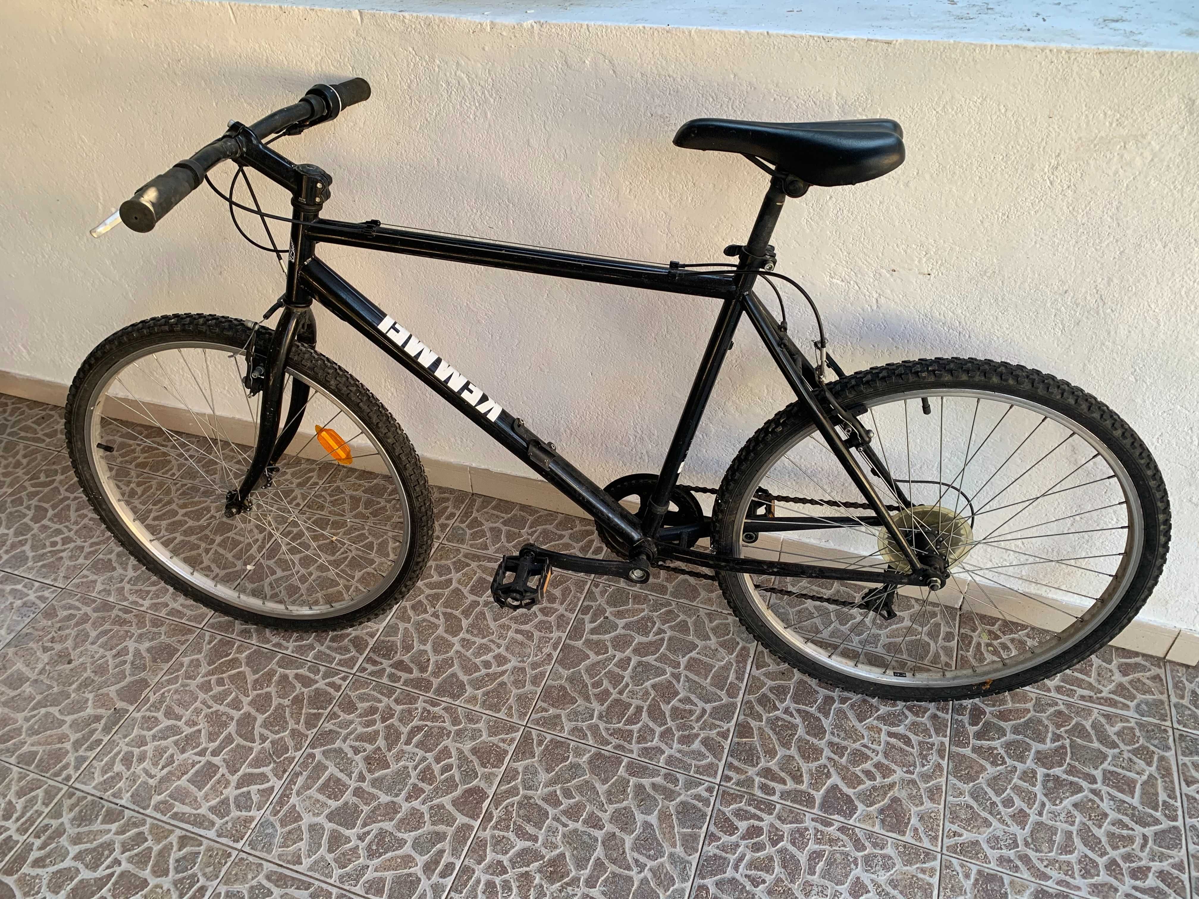 Bicicleta Kemmel roda 26" com pedais novos