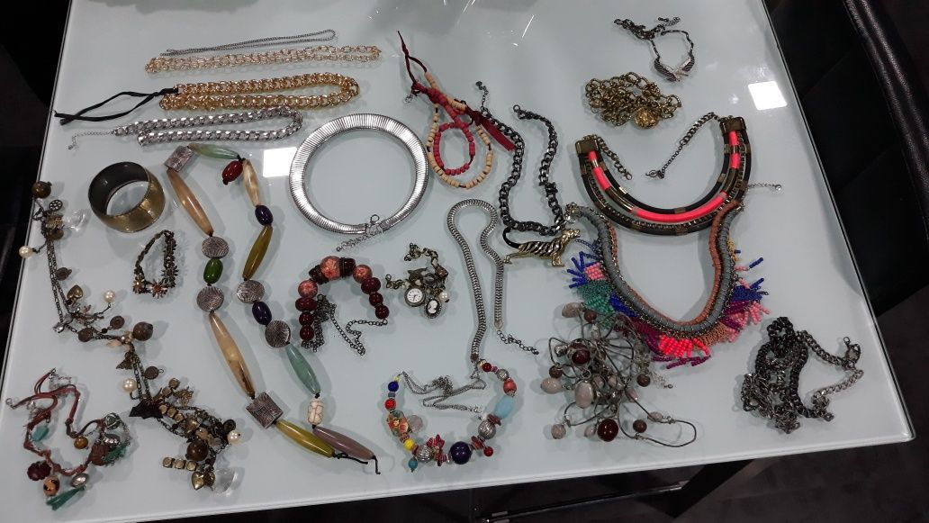 Lote de colares e pulseiras