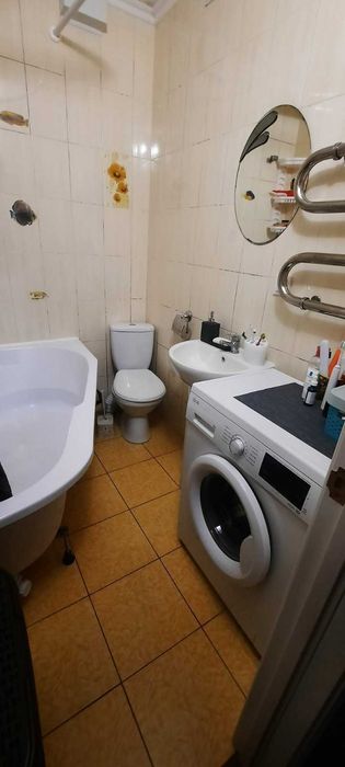 2к квартира на ЖБІ, з окремим входом та котлом, цегла і в косметиці!